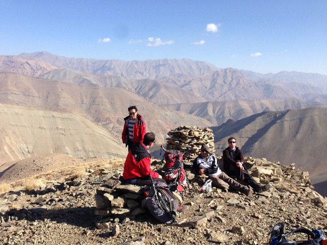 سنگ چین اول هنگام صعود به قله توچال از مسیر آهار - شکرآب - توچال 